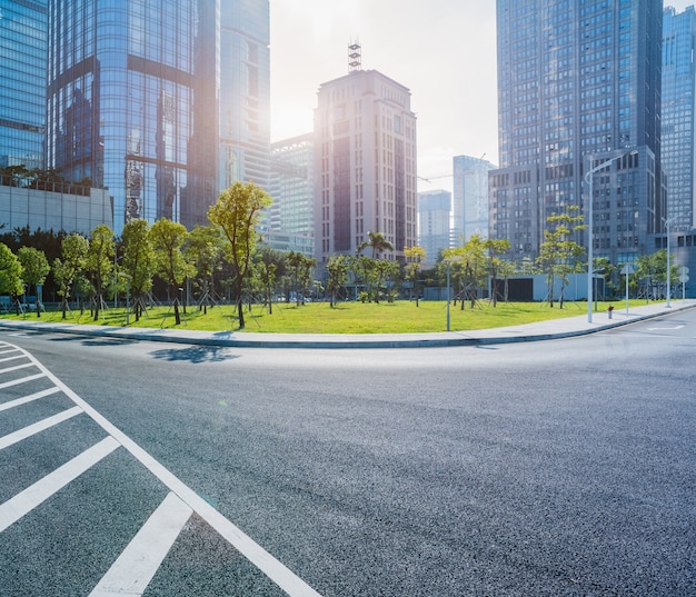 Arquitectura moderna urbana y carreteras