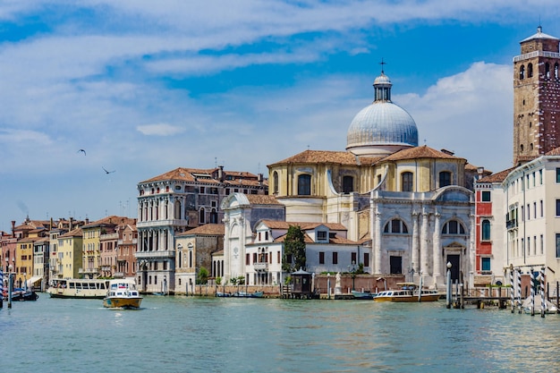 Arquitectura y punto de referencia de Venecia Acogedor paisaje urbano de Venecia