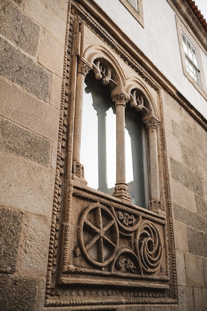 Foto arquitectura de ventanas góticas en lamego douro portugal