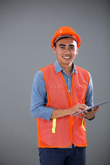 Foto arquiteto de conceito e engenheiros com tablet