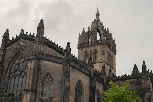 Arquitetura antiga da catedral na Escócia