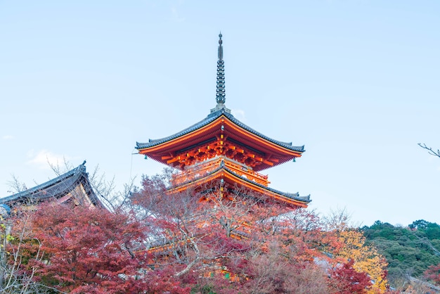 Arquitetura bonita no templo Kyoto de Kiyomizu-dera ,.