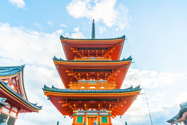 Arquitetura bonita no templo Kyoto de Kiyomizu-dera ,.