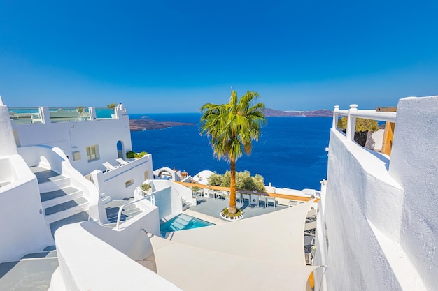 Arquitetura branca na ilha de Santorini Grécia Piscina de luxo com vista para o mar Viagem famosa