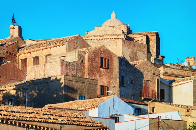 Arquitetura da cidade da cidade velha de Erice na montanha, ilha da Sicília, Itália