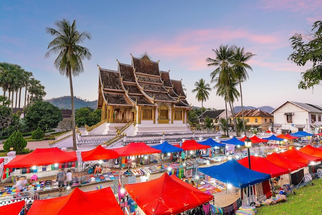 Arquitetura da cidade da cidade velha Luang Prabang em Loas