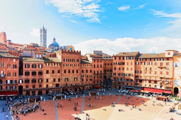 Arquitetura da cidade da Praça Piazza del Campo em Siena, Toscana, Itália