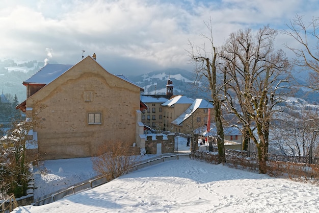 Arquitetura da cidade de Gruyères. Gruyères é um importante ponto turístico e dá nome ao conhecido queijo Gruyère