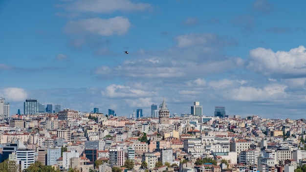 Arquitetura da cidade de Istambul na Turquia com a Torre Galata