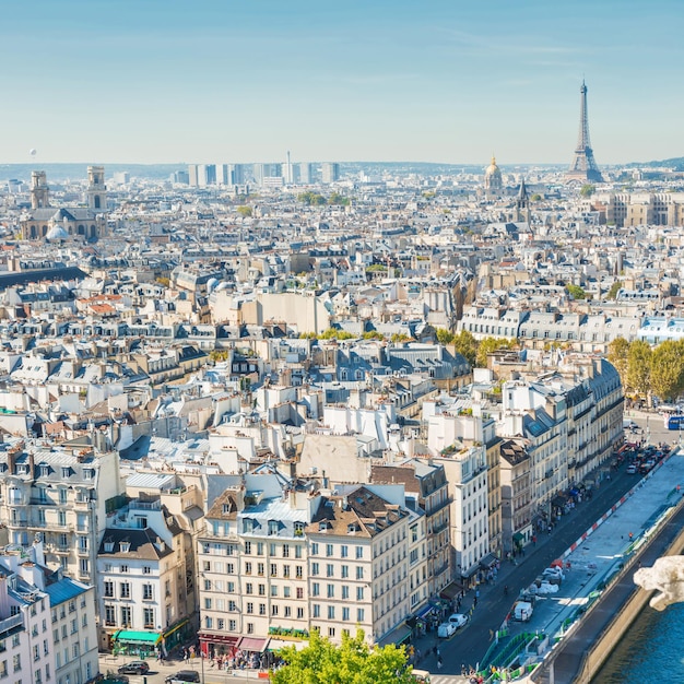 Arquitetura da cidade de Paris com torre Eilffel