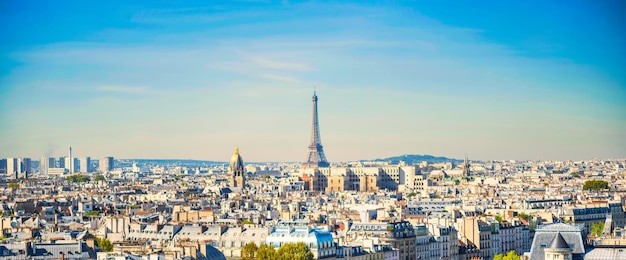 Arquitetura da cidade de Paris com torre Eilffel