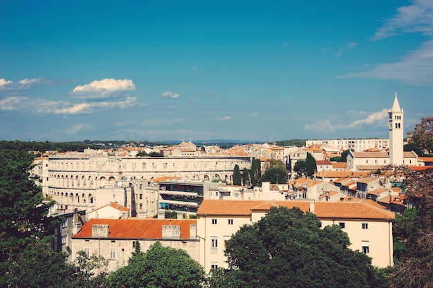 Arquitetura da cidade de Pula com anfiteatro, Istria, Croácia. arena romana