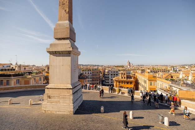 Arquitetura da cidade de Roma do topo das escadas espanholas