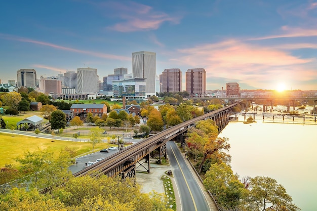 Arquitetura da cidade do horizonte da cidade de Richmond na Virgínia, EUA