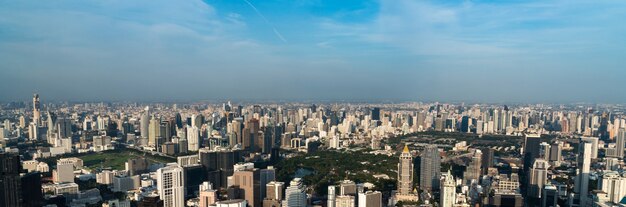 Arquitetura da cidade e skyline da cidade de Banguecoque, Tailândia.