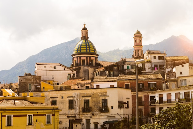 Arquitetura, de, casas, e, igrejas, em, vietri, itália, amalfi costeiam