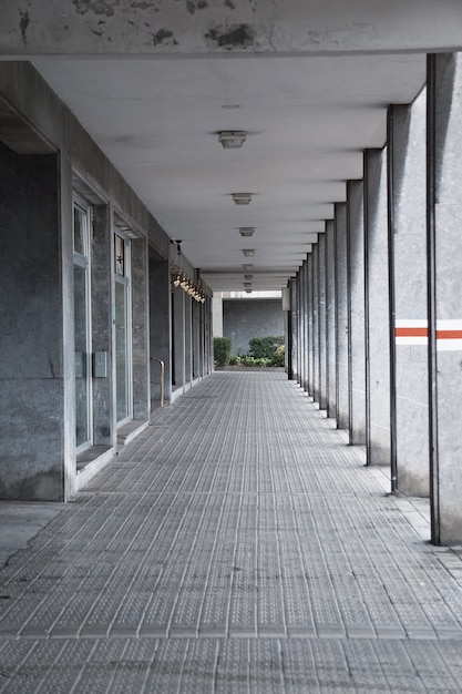 Foto arquitetura de colunas na rua