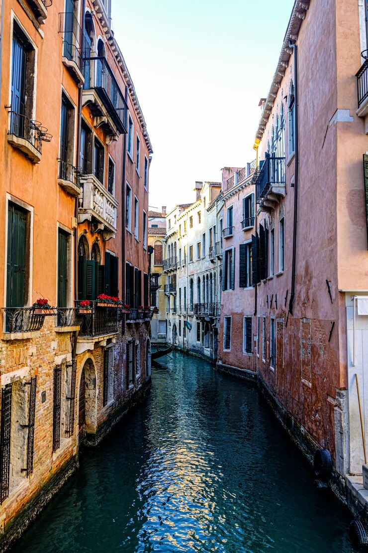 Arquitetura de edifícios e Grande Canal em Veneza