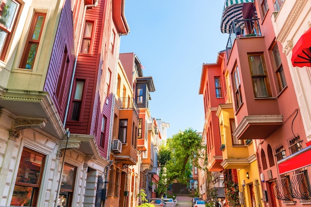 Arquitetura de rua de casas coloridas