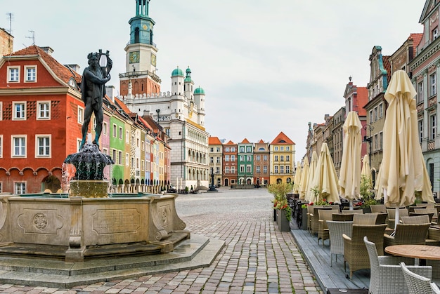 Arquitetura histórica da prefeitura em Poznan