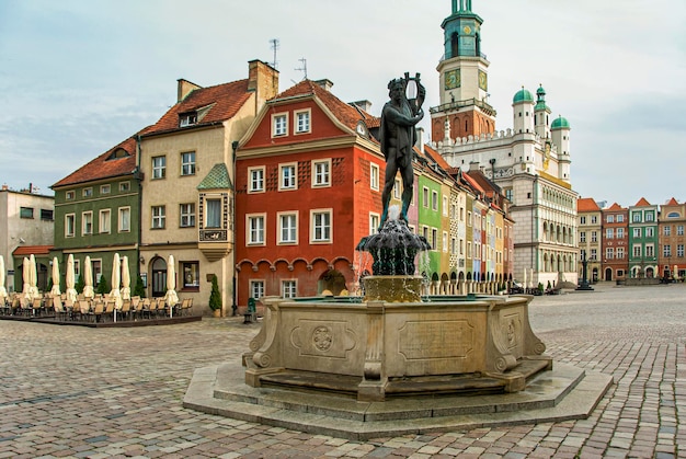 Arquitetura histórica da prefeitura em Poznan