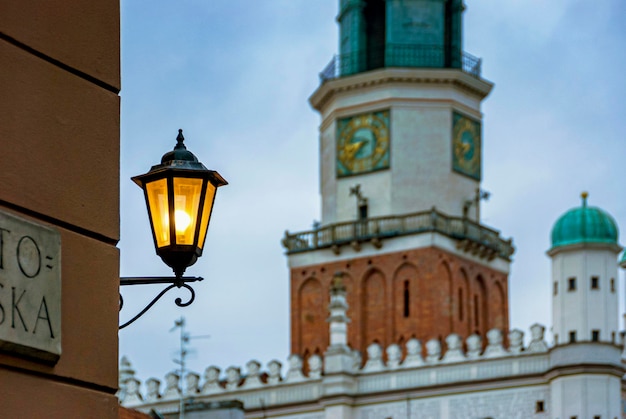 Arquitetura histórica da prefeitura em Poznan