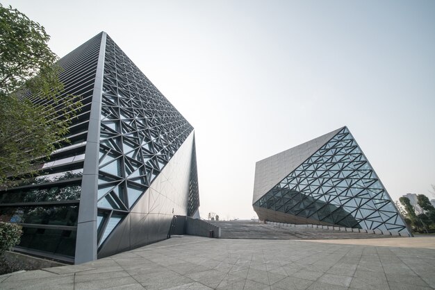 Arquitetura moderna do art center em chongqing, china