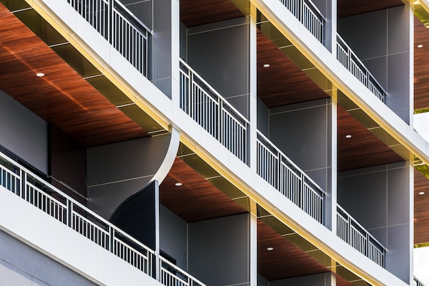 Arquitetura moderna terraço trilho de alumínio e proteção contra quedas