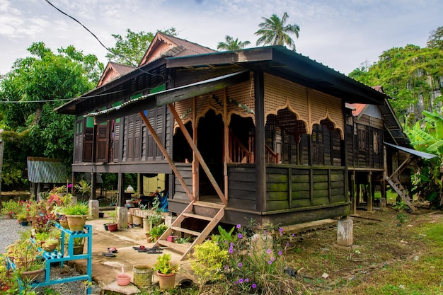 Arquitetura tradicional da Malásia em Perlis Village Tradicional casa antiga da Malásia