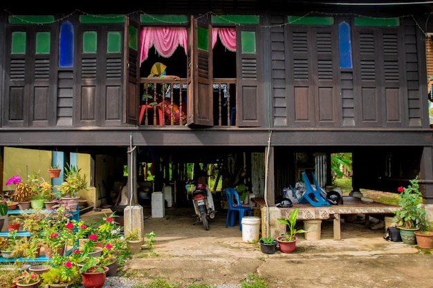 Arquitetura tradicional da Malásia em Perlis Village Tradicional casa antiga da Malásia