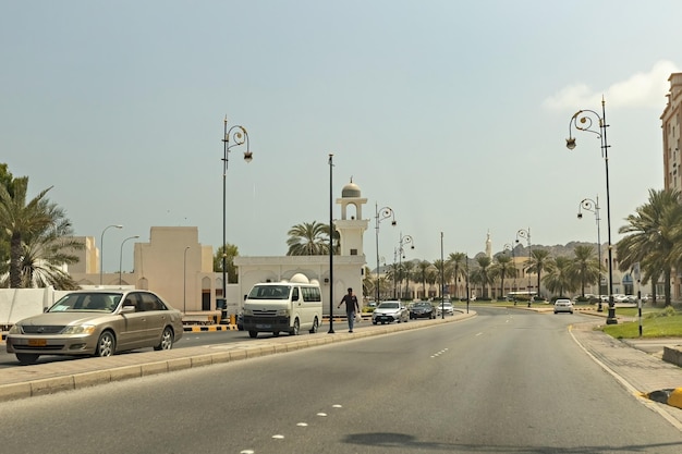 Arquitetura tradicional de Omã Arquitetura da cidade em Muscat ao longo de Mutrah Corniche Oman