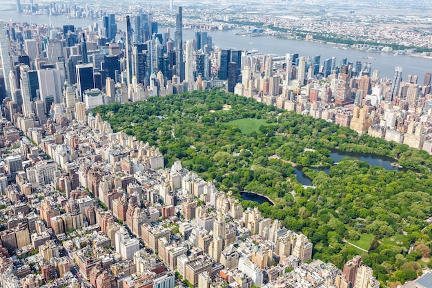Arranha-céu do horizonte da cidade de Nova York, no setor imobiliário de Manhattan, com foto de vista aérea do Central Park nos Estados Unidos