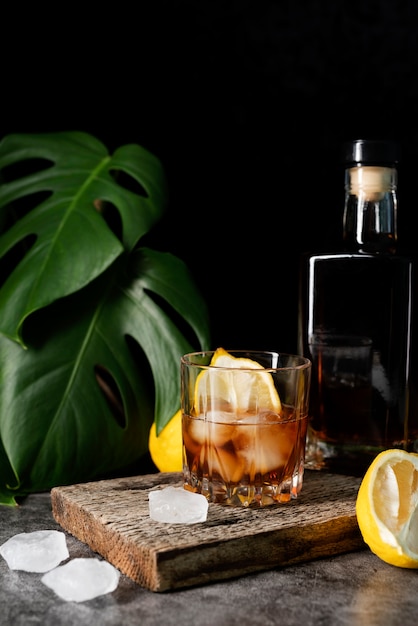 Arranjo elegante de álcool vegano