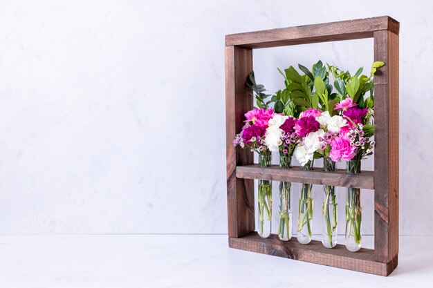 Arreglo floral en caja de madera