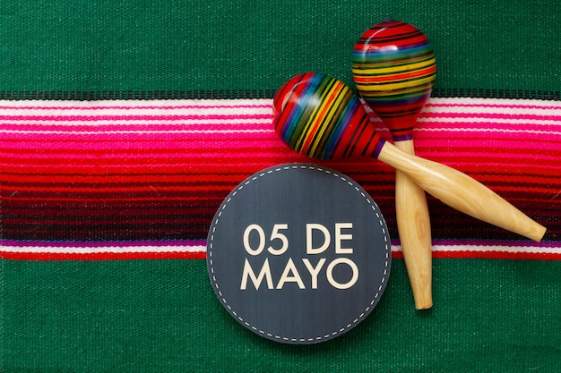 Foto arreglo de maracas de vista superior para fiesta mexicana