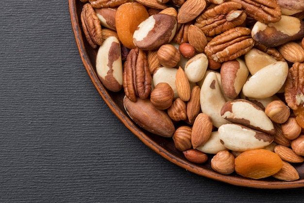 Foto arreglo de nueces con espacio de copia