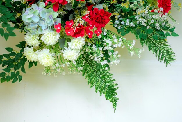 Arreglos florales patrón de flores y hojas diseño de lista espacio de copia decoración de boda fondo de boda con flores decoración fondos de pantalla textura | Foto Premium Arreglos florales patrón de flores y hojas diseño de lista espacio de copia decoración de boda fondo de boda con flores decoración fondos de pantalla textura | Foto Premium