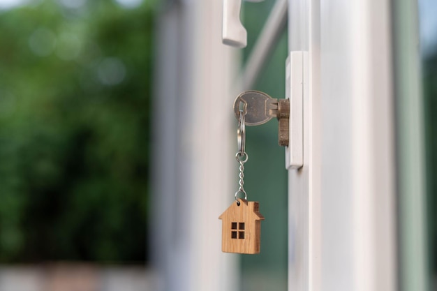 El arrendador abrió la puerta con una llave pendiente Casa venta ideas hipoteca casa