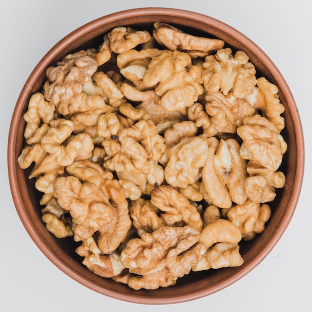 Desde arriba cuenco con nueces