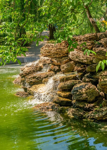 Arroyo en el parque Liberty de Odessa Ucrania