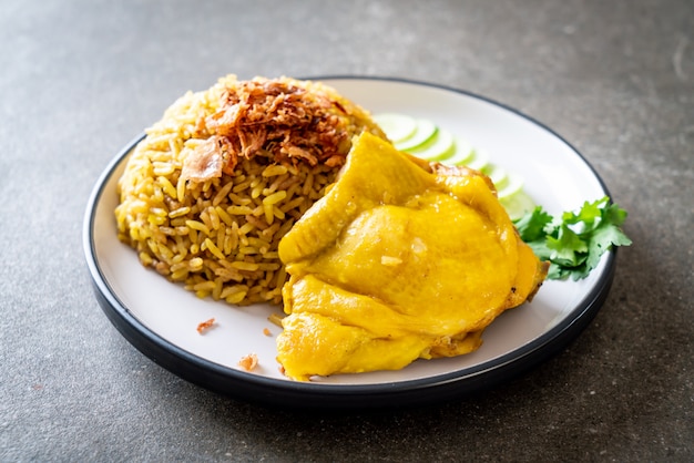 Arroz amarelo muçulmano com frango