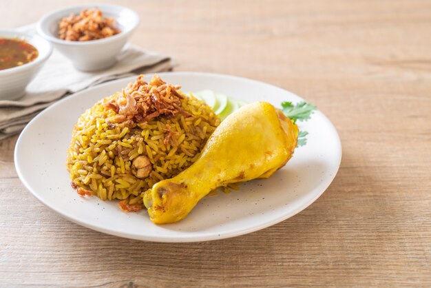 Arroz amarelo muçulmano com frango