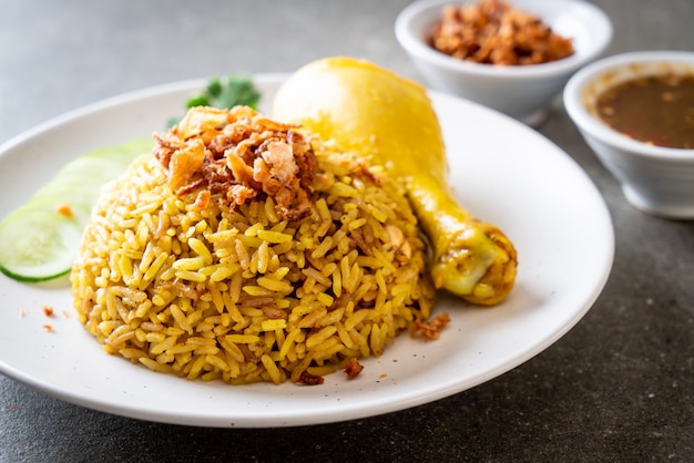 Arroz Amarillo Musulmán Con Pollo