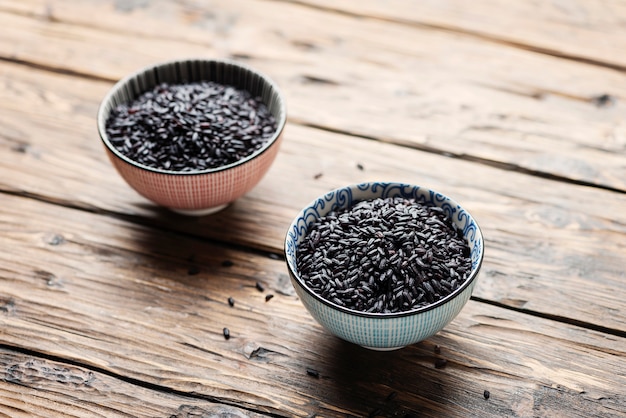 Arroz asiático negro crudo