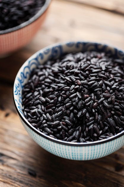 Arroz asiático negro crudo