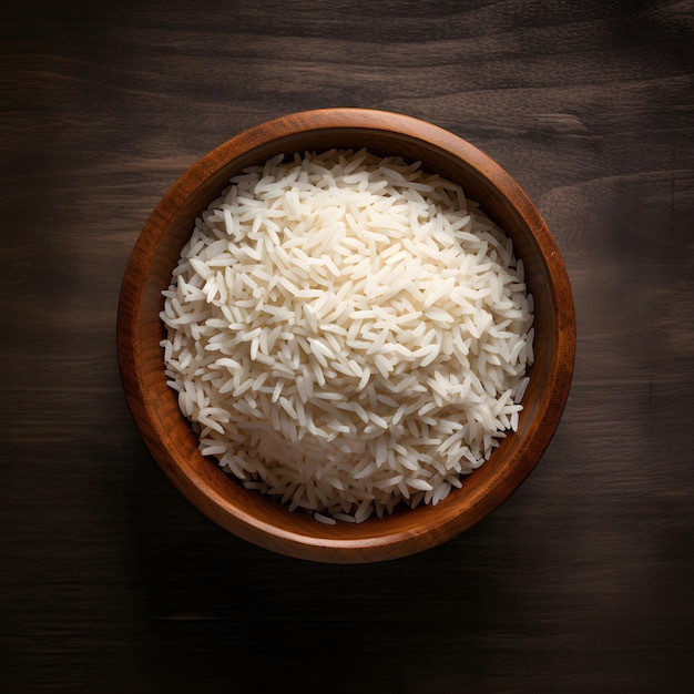 Arroz basmati blanco cocido en un tazón de madera sobre fondo de madera ai generativo