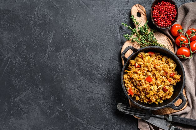 Arroz basmati cocido con huevo tostado y especias.