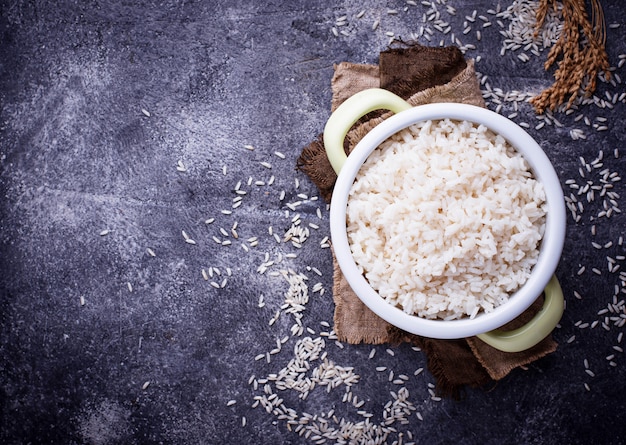 Arroz branco cozido em panela