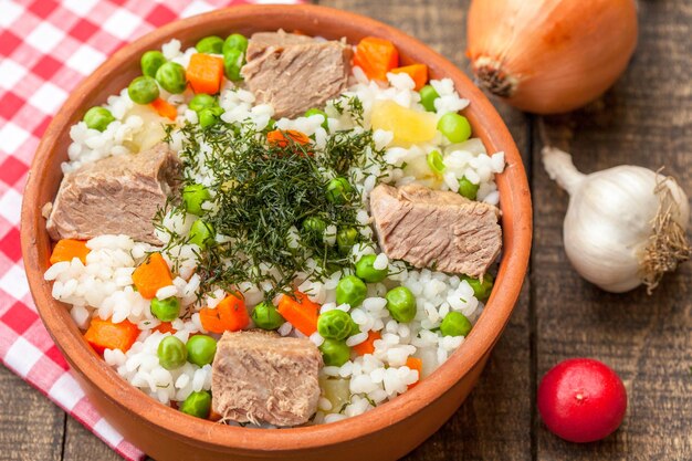 arroz con carne de res y verduras