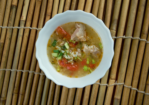 Arroz de cerdo hervido o papilla al estilo tailandés